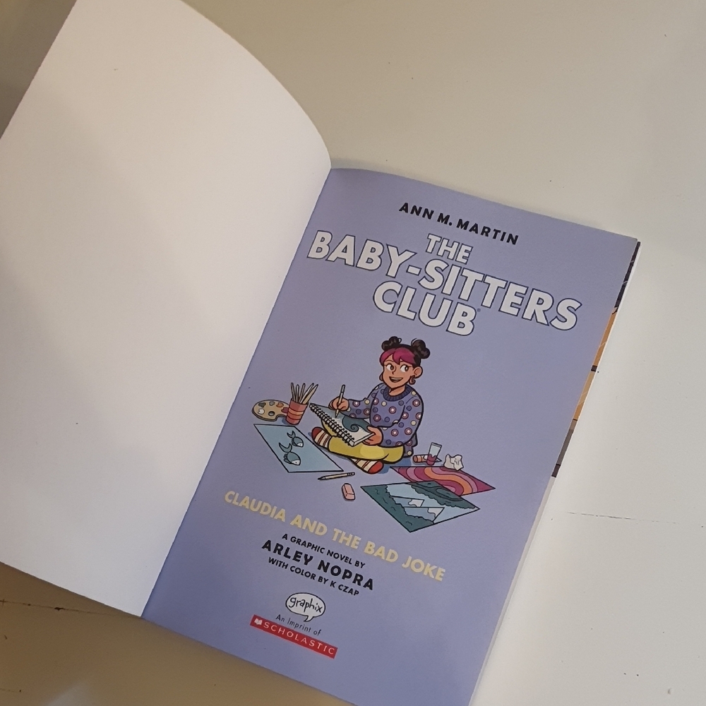 💜 The Baby-Sitters Club Scholastic Graphic Novel - Pink and Blue Cover - Picture 5 of 7